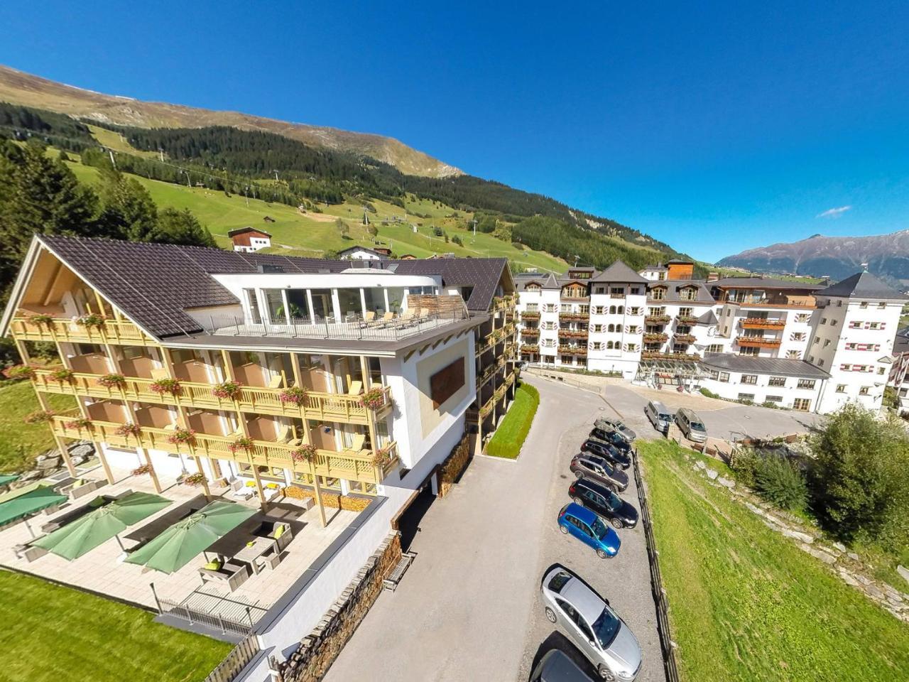 Natuerlich Hotel Mit Charakter Fiss Exterior foto
